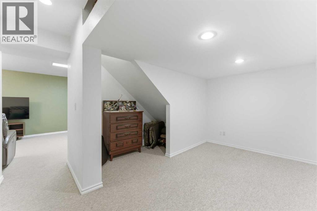 84 Mt Apex Green Se, Calgary, Alberta  T2Z 2V3 - Photo 27 - A2288553