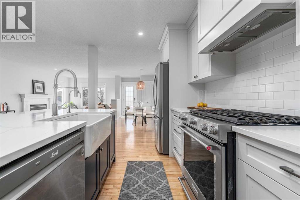 28 Crystal Shores Heights, Okotoks, Alberta  T1S 2K8 - Photo 7 - A2281479