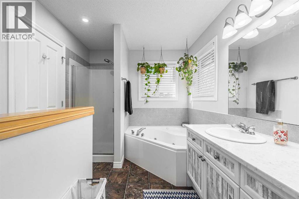 28 Crystal Shores Heights, Okotoks, Alberta  T1S 2K8 - Photo 23 - A2281479