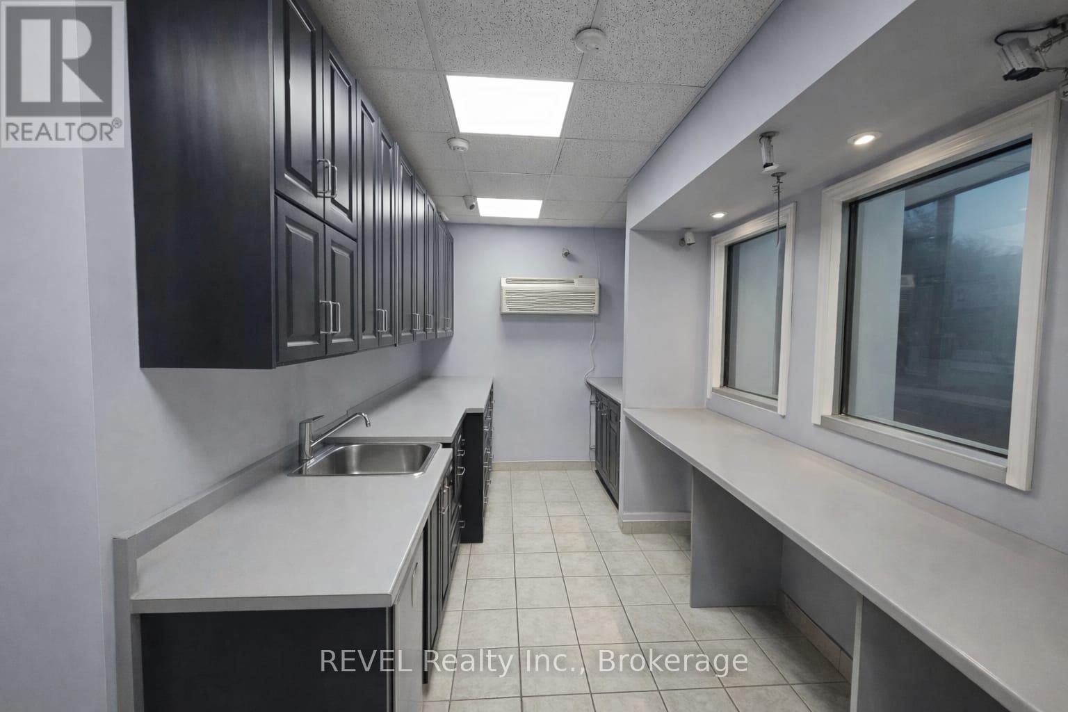 5992 -B Lundy's Lane, Niagara Falls, Ontario  L2G 1T1 - Photo 5 - X12789054