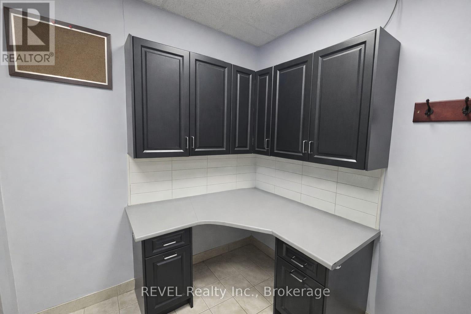 5992 -B Lundy's Lane, Niagara Falls, Ontario  L2G 1T1 - Photo 4 - X12789054