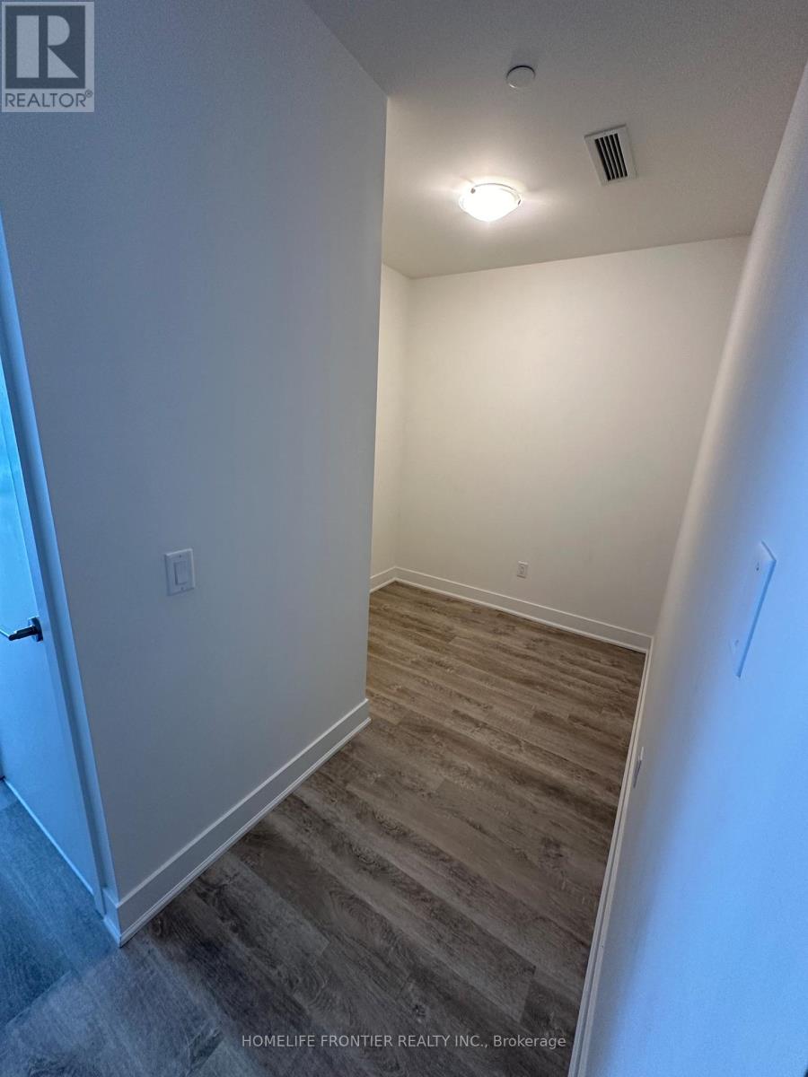 107 - 185 Deerfield Road, Newmarket (Central Newmarket), Ontario  L3Y 0G7 - Photo 3 - N12829196