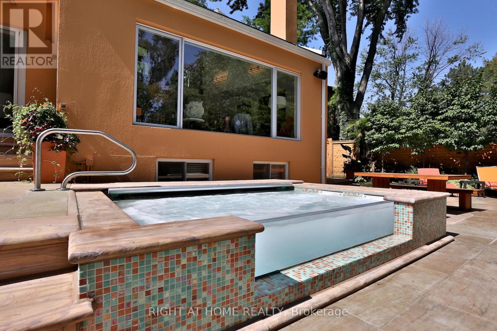 1 Friars Lane, Toronto, Ontario  M9A 1T6 - Photo 43 - W12821764