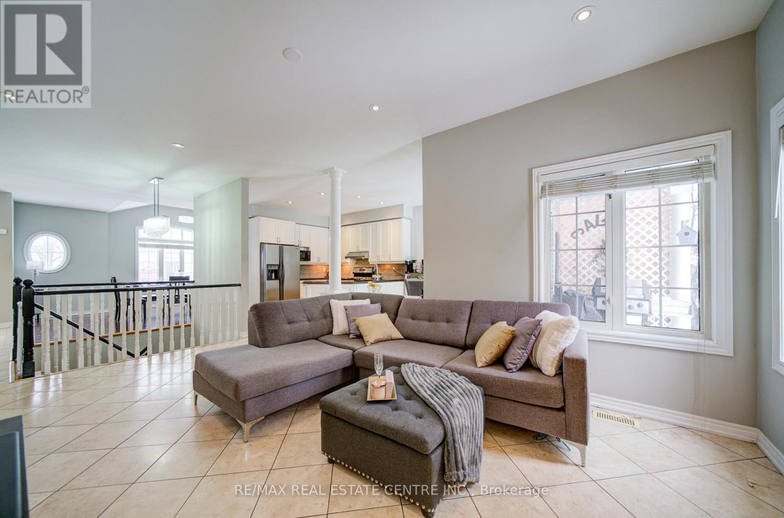 148 Bonistel Crescent, Brampton, Ontario  L7A 3H1 - Photo 8 - W12825040