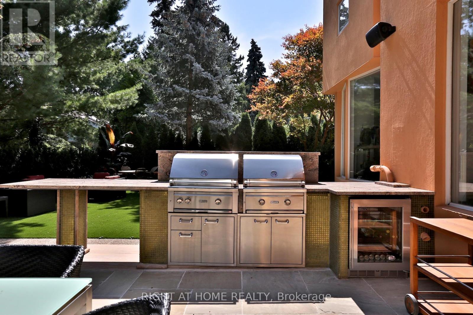 1 Friars Lane, Toronto, Ontario  M9A 1T6 - Photo 45 - W12821764