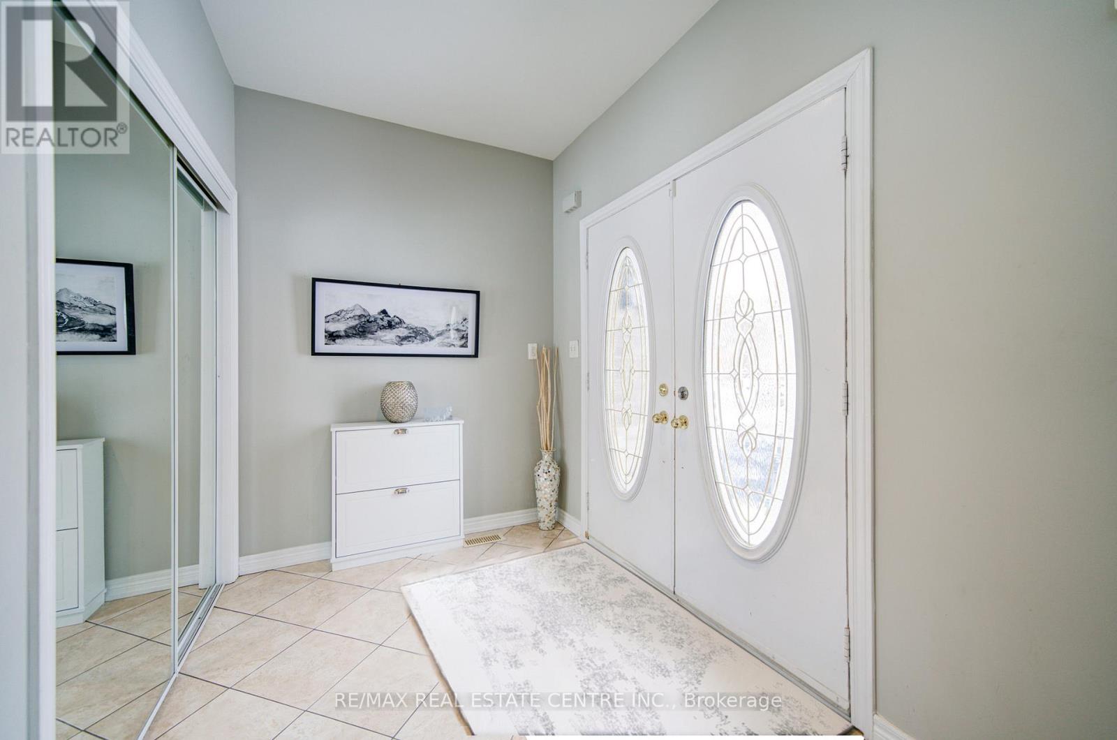 148 Bonistel Crescent, Brampton, Ontario  L7A 3H1 - Photo 5 - W12825040