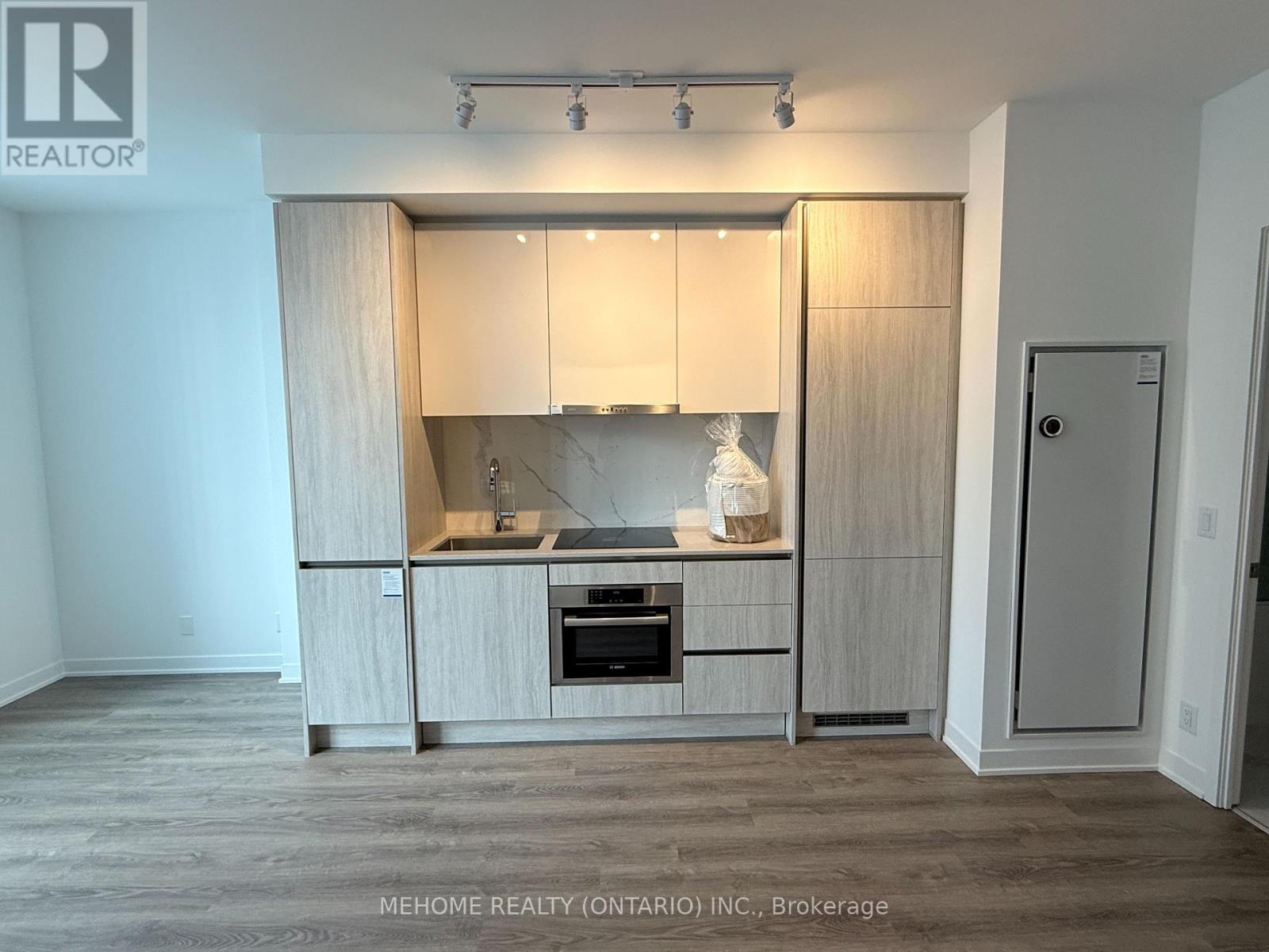 1016 - 180 Front Street E, Toronto, Ontario  M5A 0K9 - Photo 5 - C12829540