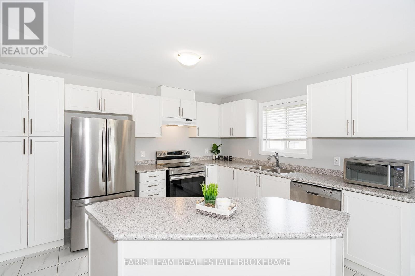 14 Beausoleil Drive, Penetanguishene, Ontario  L9M 0V8 - Photo 5 - S12829586