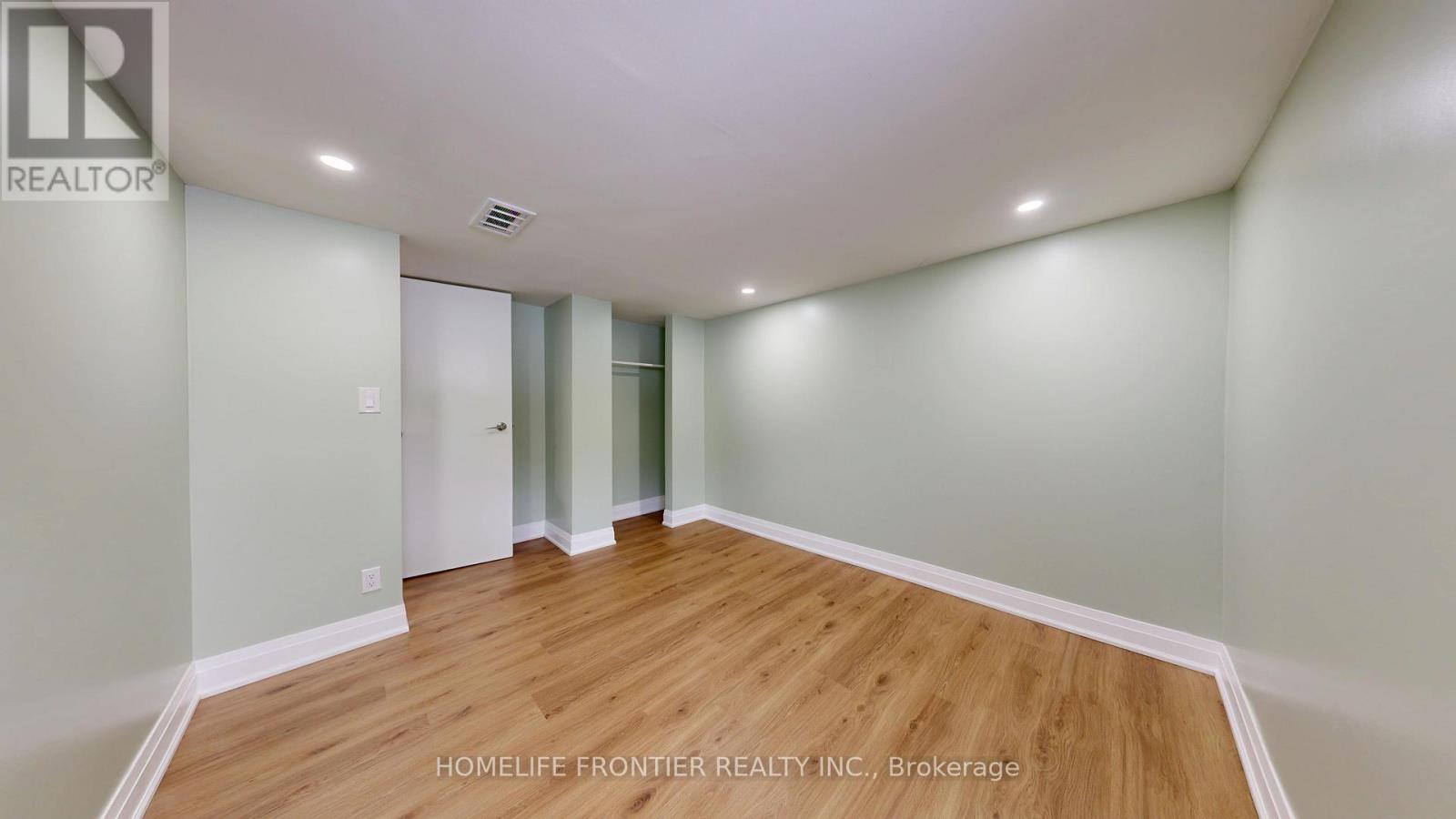 30 Farr Avenue, Toronto, Ontario  M9V 2A6 - Photo 35 - W12713022