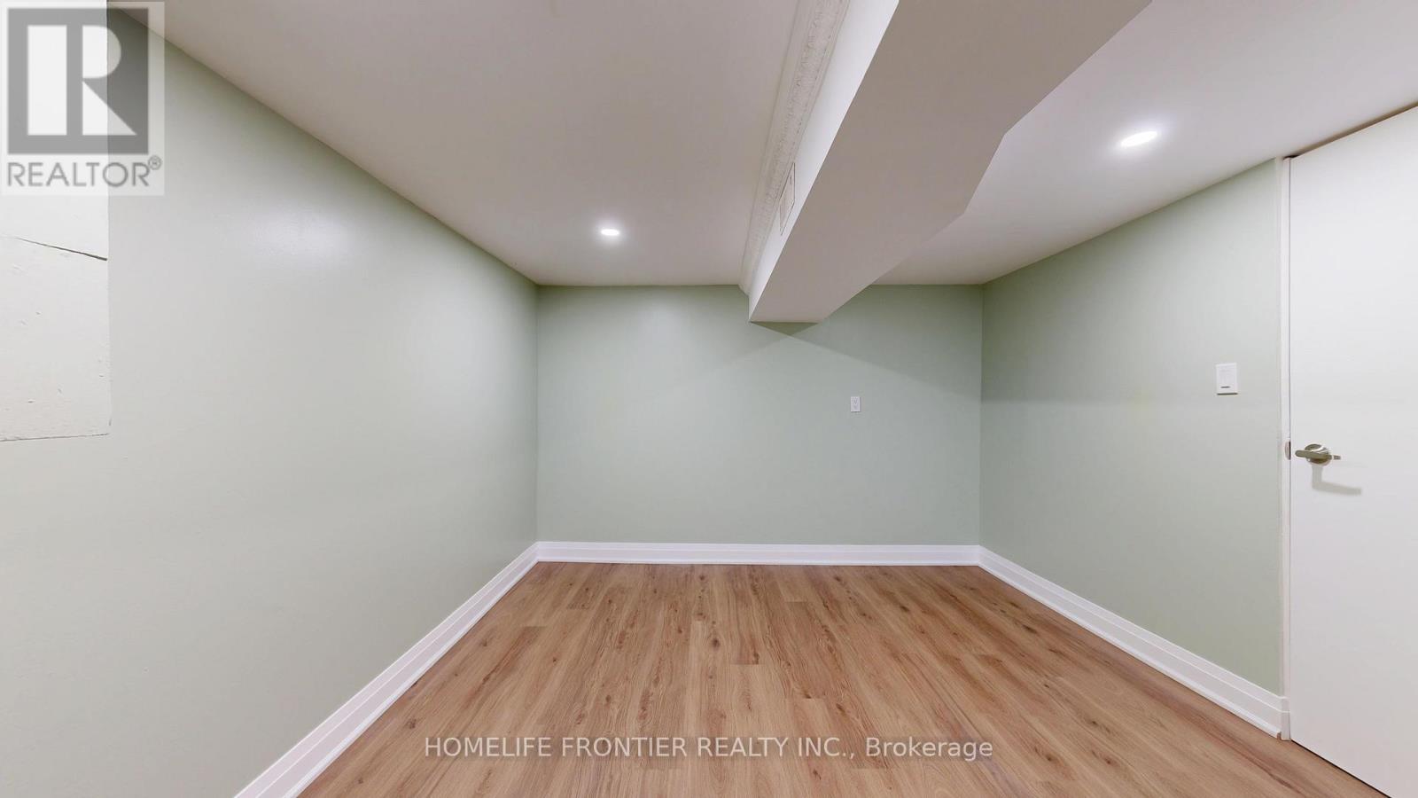 30 Farr Avenue, Toronto, Ontario  M9V 2A6 - Photo 32 - W12713022