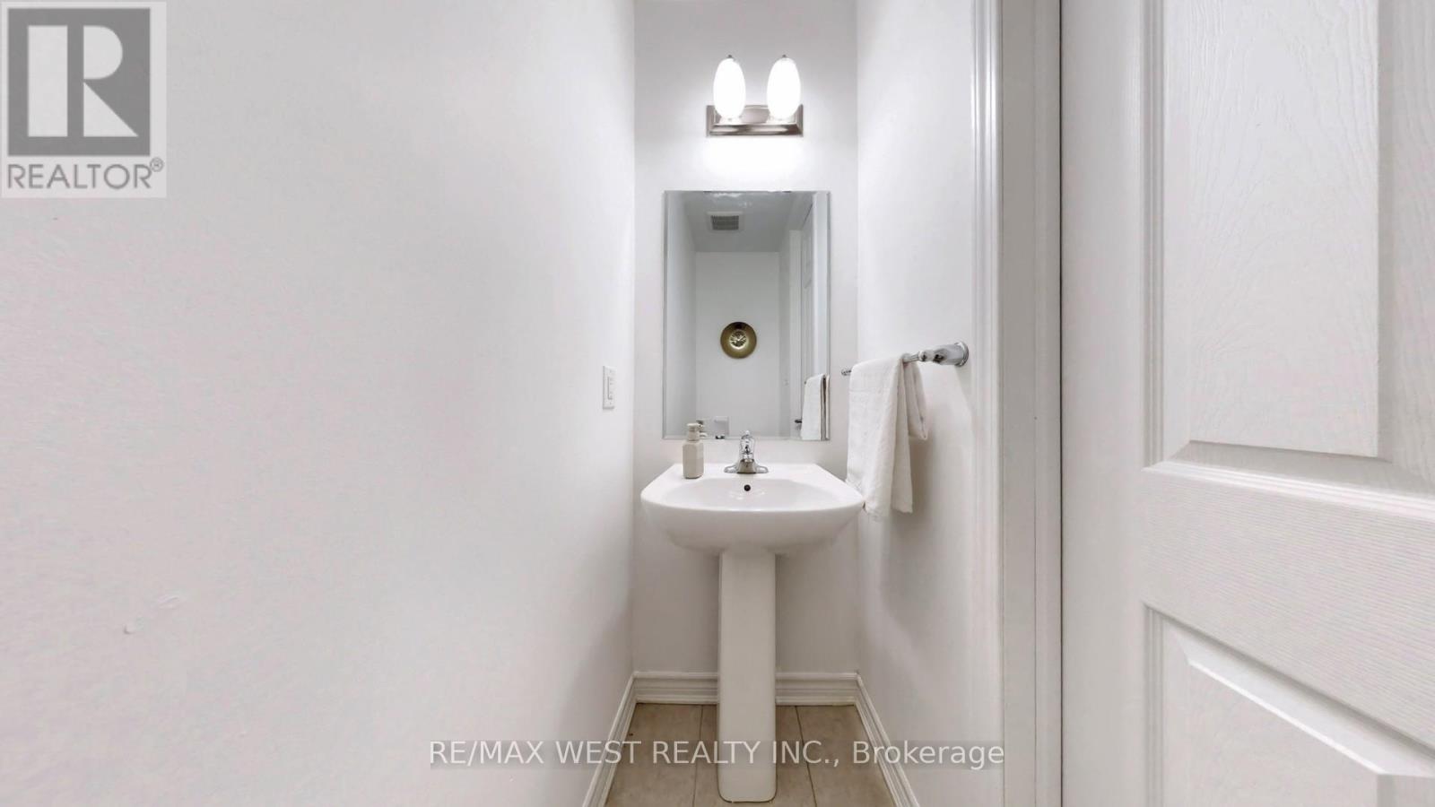 902 Sumac Crescent, Milton, Ontario  L9E 1R7 - Photo 17 - W12829542