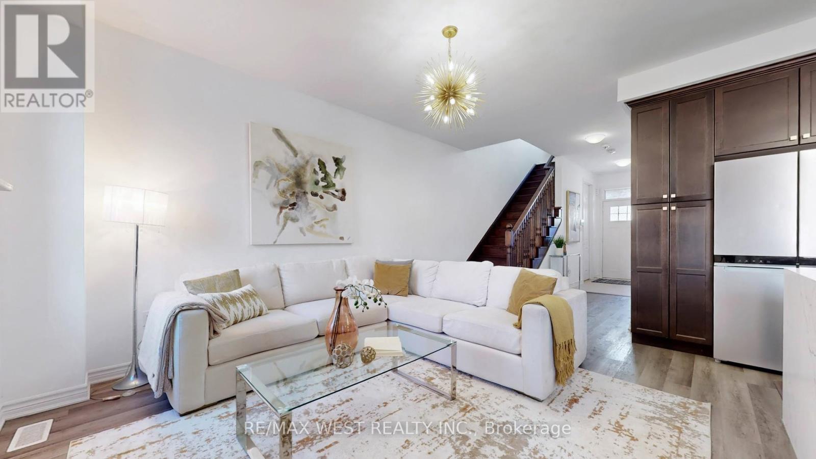 902 Sumac Crescent, Milton, Ontario  L9E 1R7 - Photo 5 - W12829542