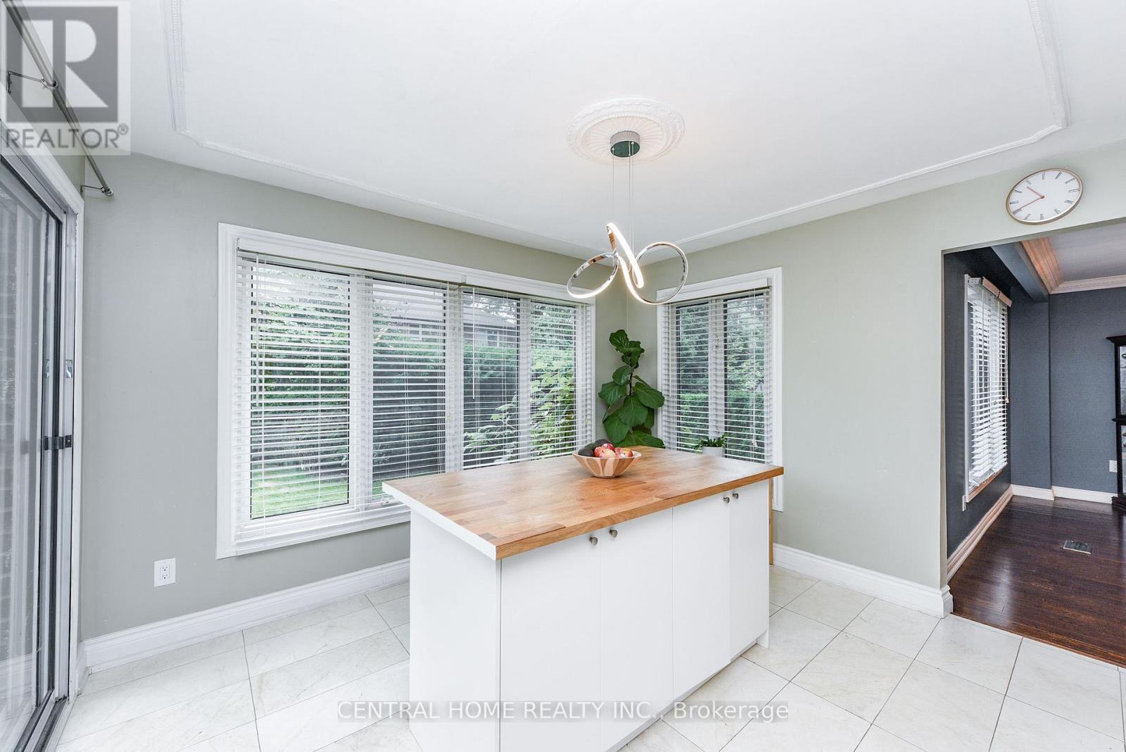 4 Robaldon Road, Toronto, Ontario  M9A 5A7 - Photo 13 - W12829580