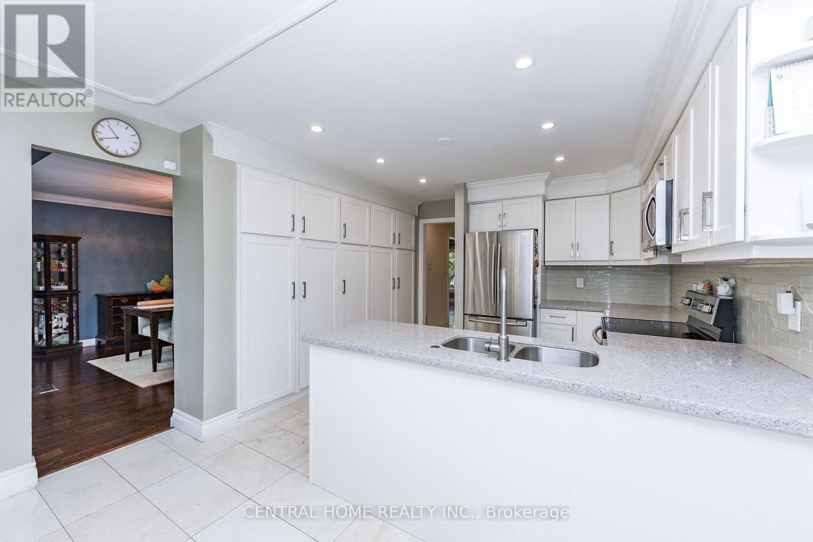 4 Robaldon Road, Toronto, Ontario  M9A 5A7 - Photo 14 - W12829580