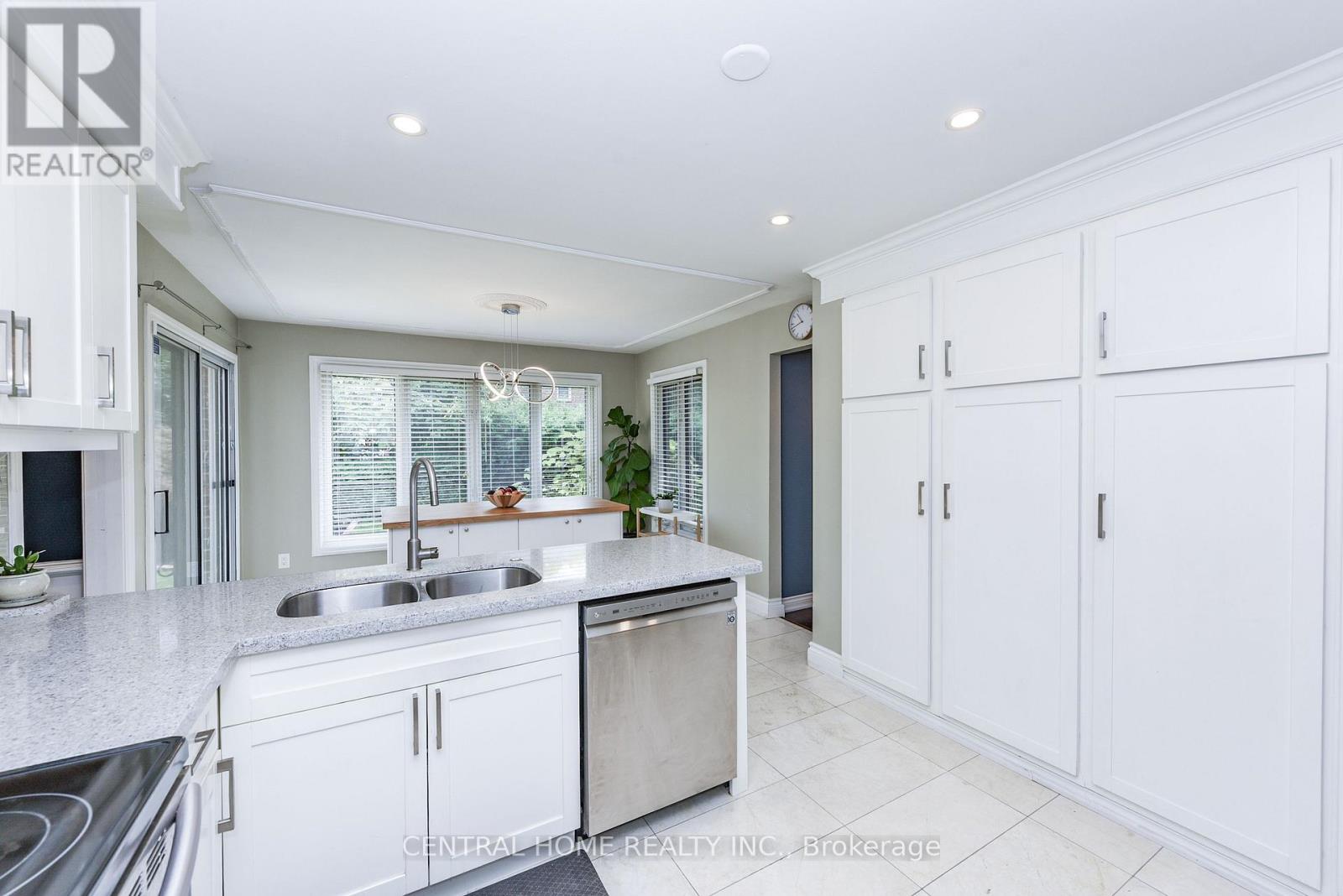 4 Robaldon Road, Toronto, Ontario  M9A 5A7 - Photo 18 - W12829580