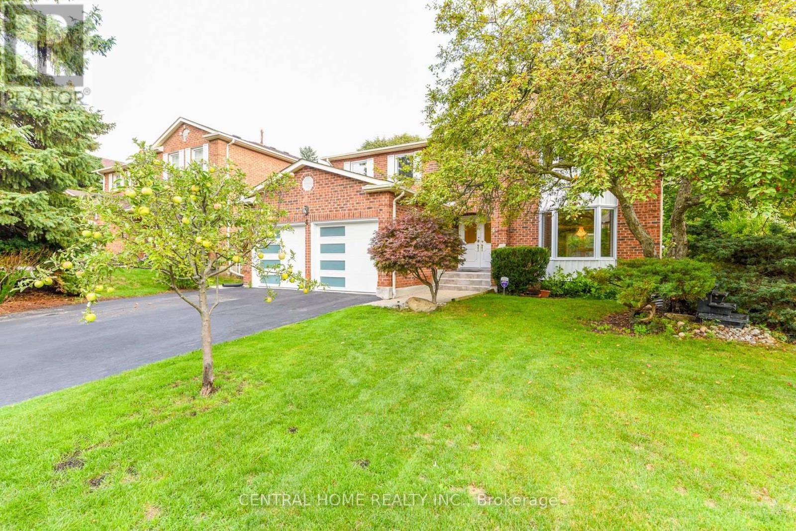 4 Robaldon Road, Toronto, Ontario  M9A 5A7 - Photo 2 - W12829580