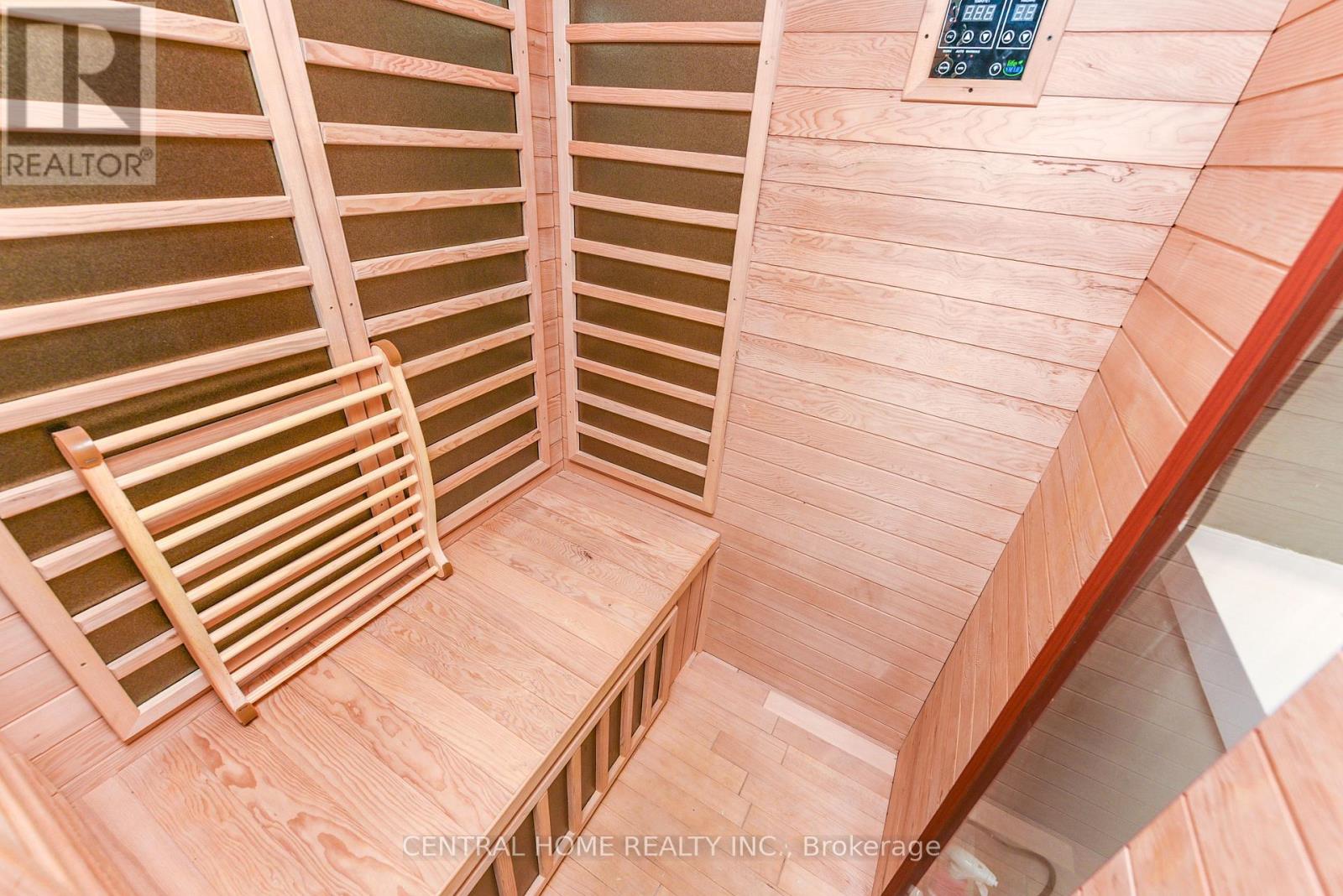 4 Robaldon Road, Toronto, Ontario  M9A 5A7 - Photo 32 - W12829580