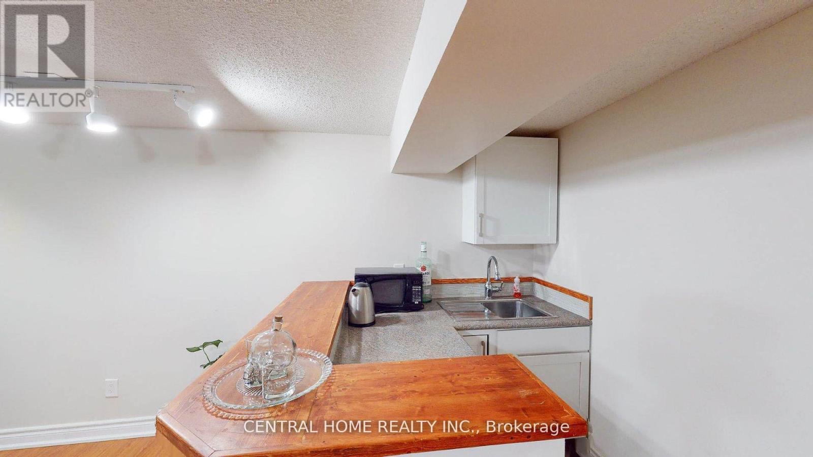 4 Robaldon Road, Toronto, Ontario  M9A 5A7 - Photo 35 - W12829580