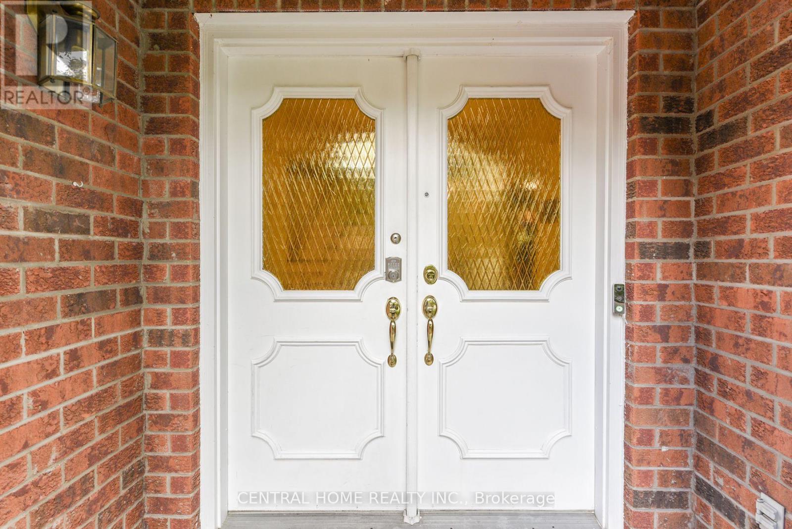 4 Robaldon Road, Toronto, Ontario  M9A 5A7 - Photo 4 - W12829580