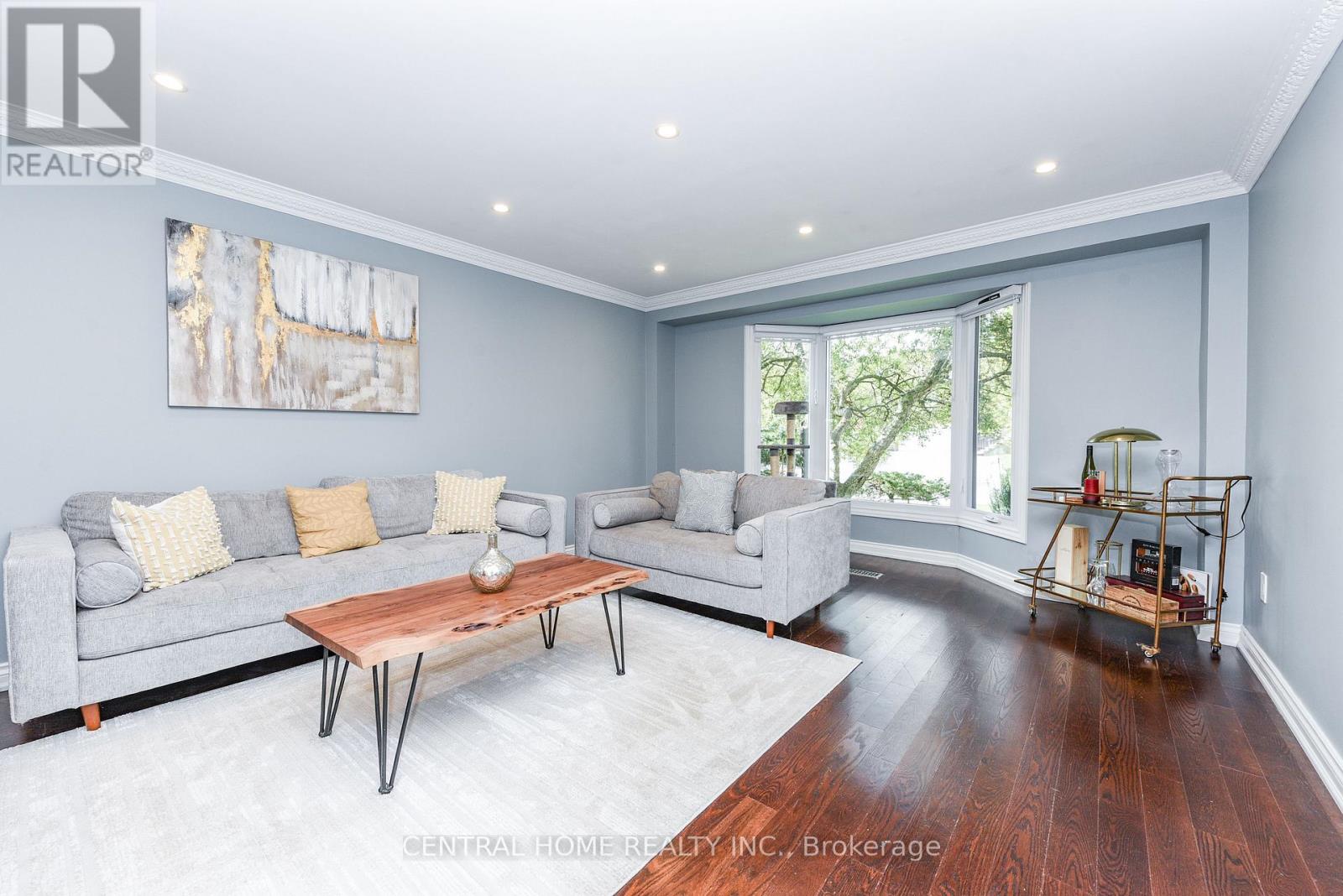 4 Robaldon Road, Toronto, Ontario  M9A 5A7 - Photo 6 - W12829580