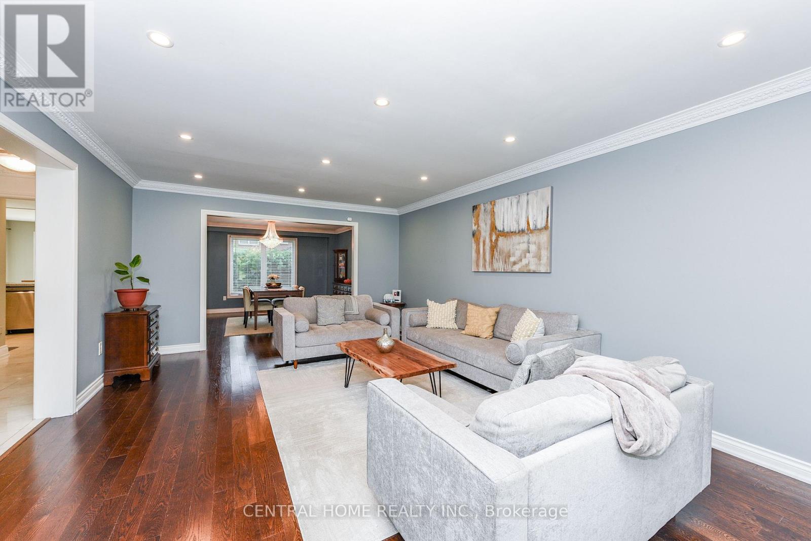 4 Robaldon Road, Toronto, Ontario  M9A 5A7 - Photo 7 - W12829580