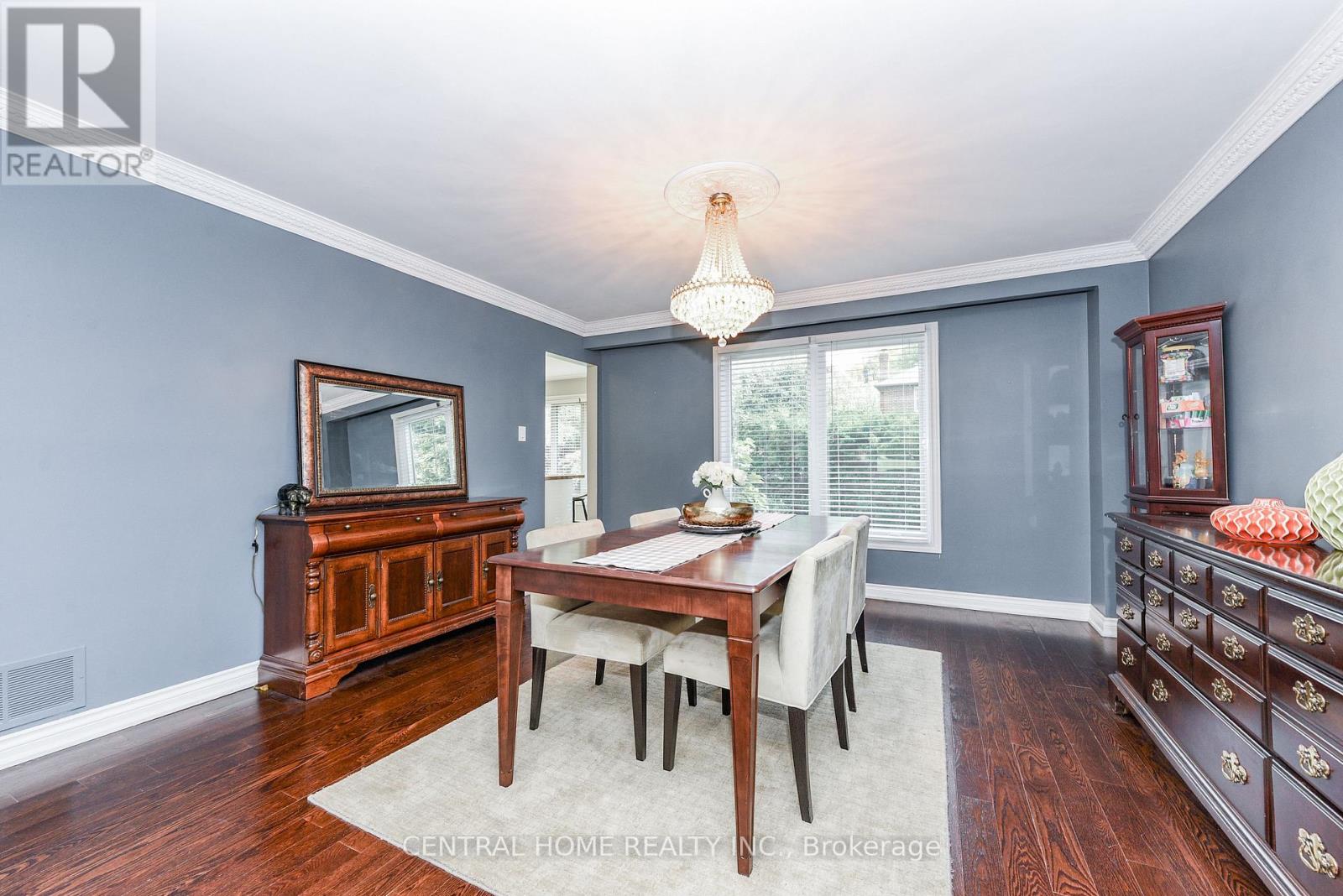 4 Robaldon Road, Toronto, Ontario  M9A 5A7 - Photo 9 - W12829580