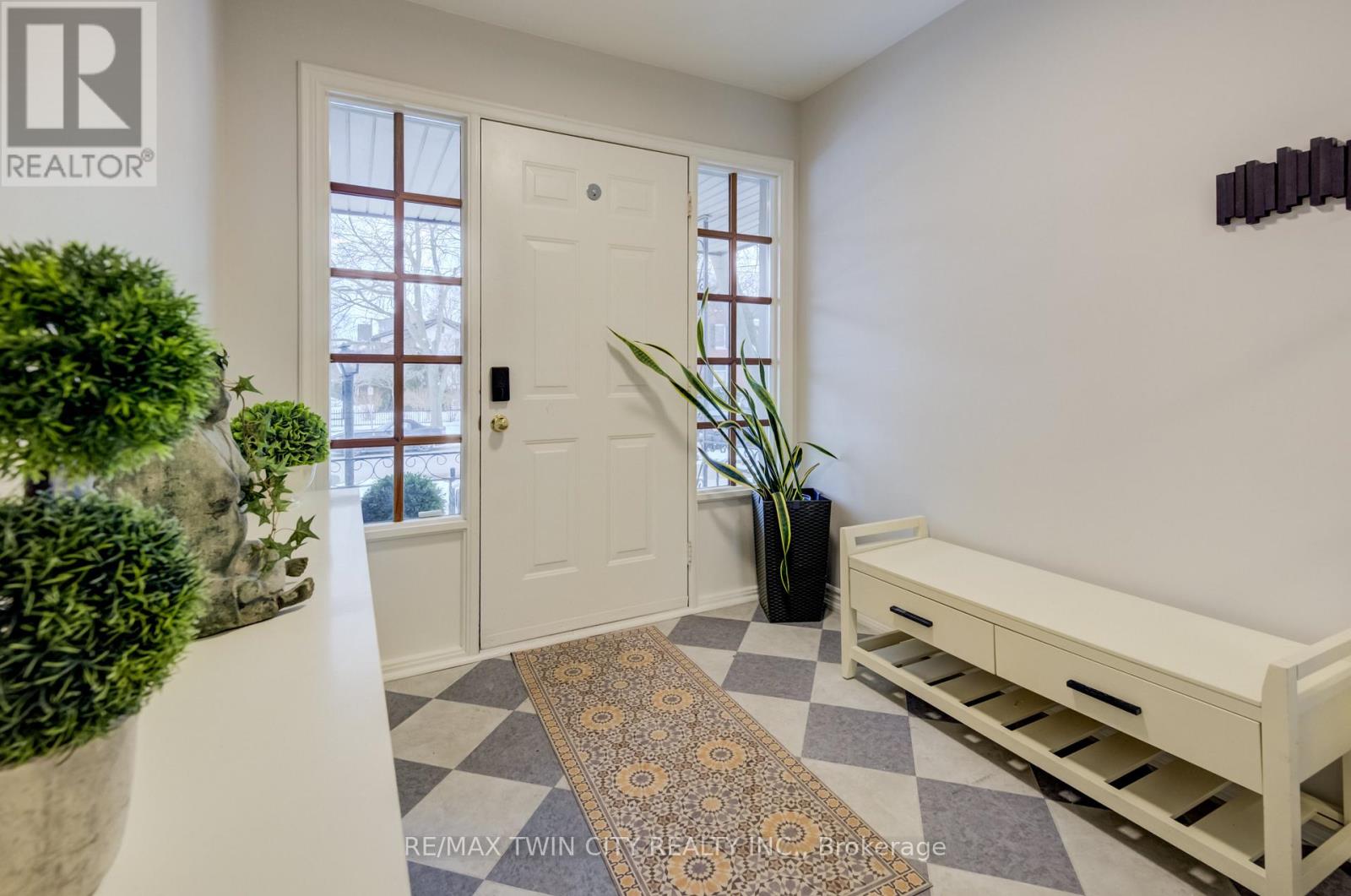 45 Palmerston Avenue, Brantford, Ontario  N3T 4L1 - Photo 2 - X12829610