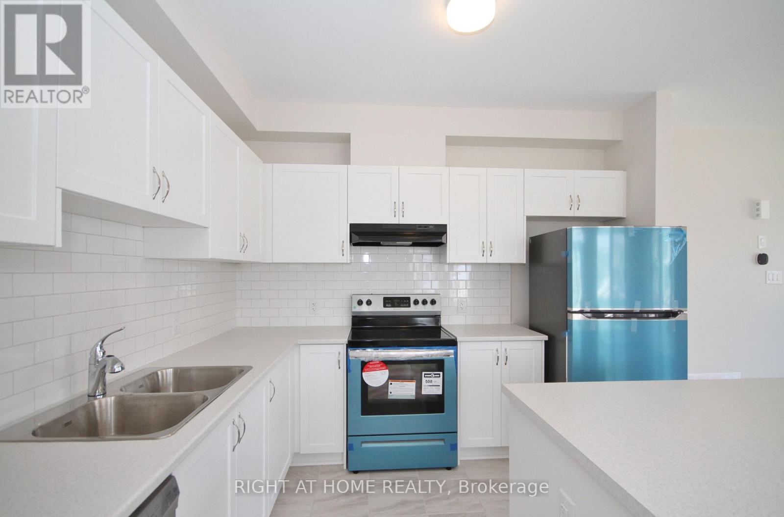 201 Billrian Crescent, Ottawa, Ontario K2S 3A6 - Photo 12 - X12829634