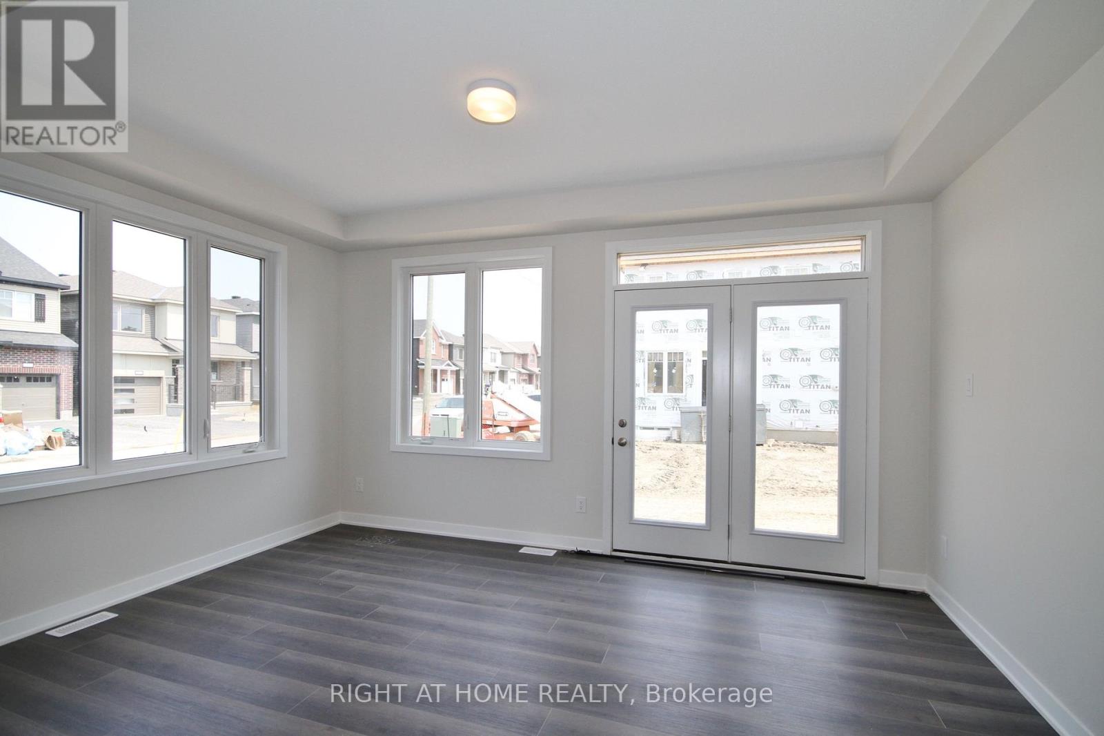 201 Billrian Crescent, Ottawa, Ontario K2S 3A6 - Photo 5 - X12829634