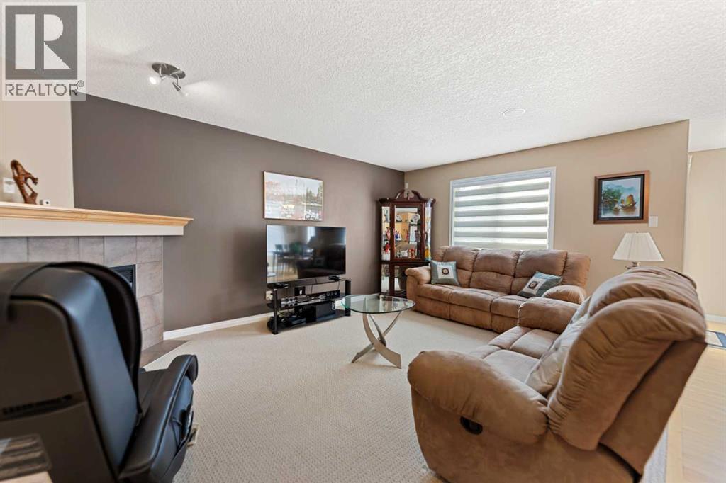 43 Cougarstone Court Sw, Calgary, Alberta  T3H 5R3 - Photo 6 - A2288895
