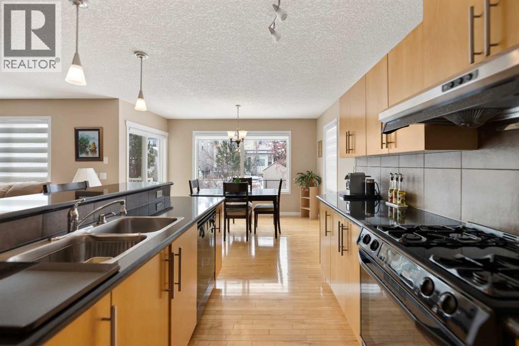 43 Cougarstone Court Sw, Calgary, Alberta  T3H 5R3 - Photo 5 - A2288895