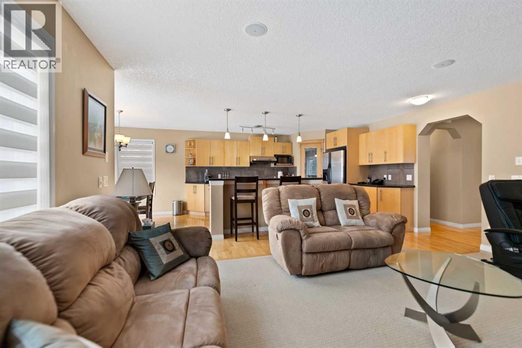 43 Cougarstone Court Sw, Calgary, Alberta  T3H 5R3 - Photo 9 - A2288895