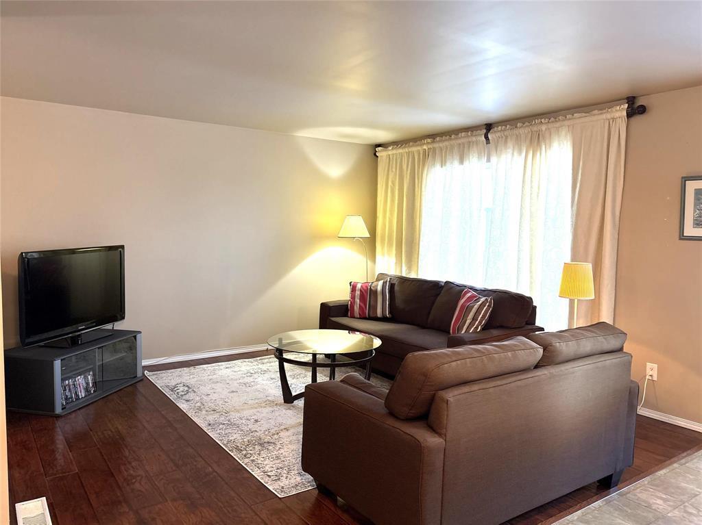 82 Whitby Crescent, Steinbach, Manitoba  R5G 0A2 - Photo 4 - 202603504