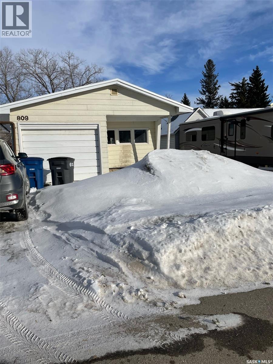 809 Cartier Street, Whitewood, Saskatchewan  S0G 5C0 - Photo 2 - SK029369