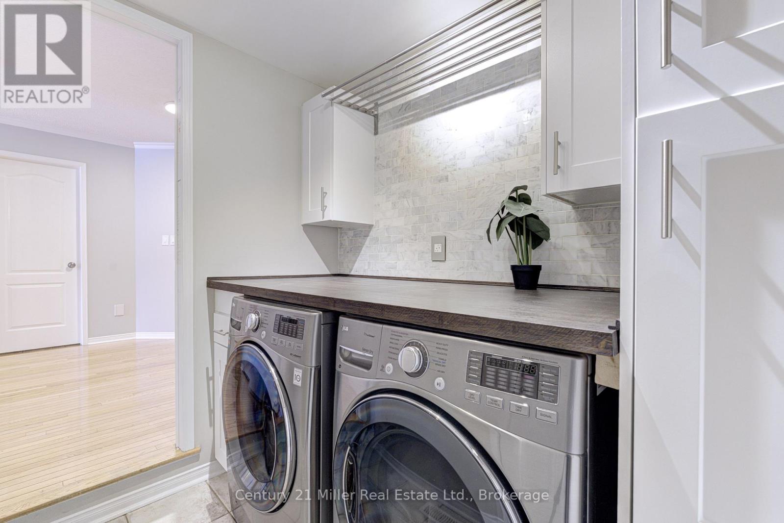 2142 Meadowglen Drive, Oakville (Wm Westmount), Ontario  L6M 4C8 - Photo 14 - W12829702