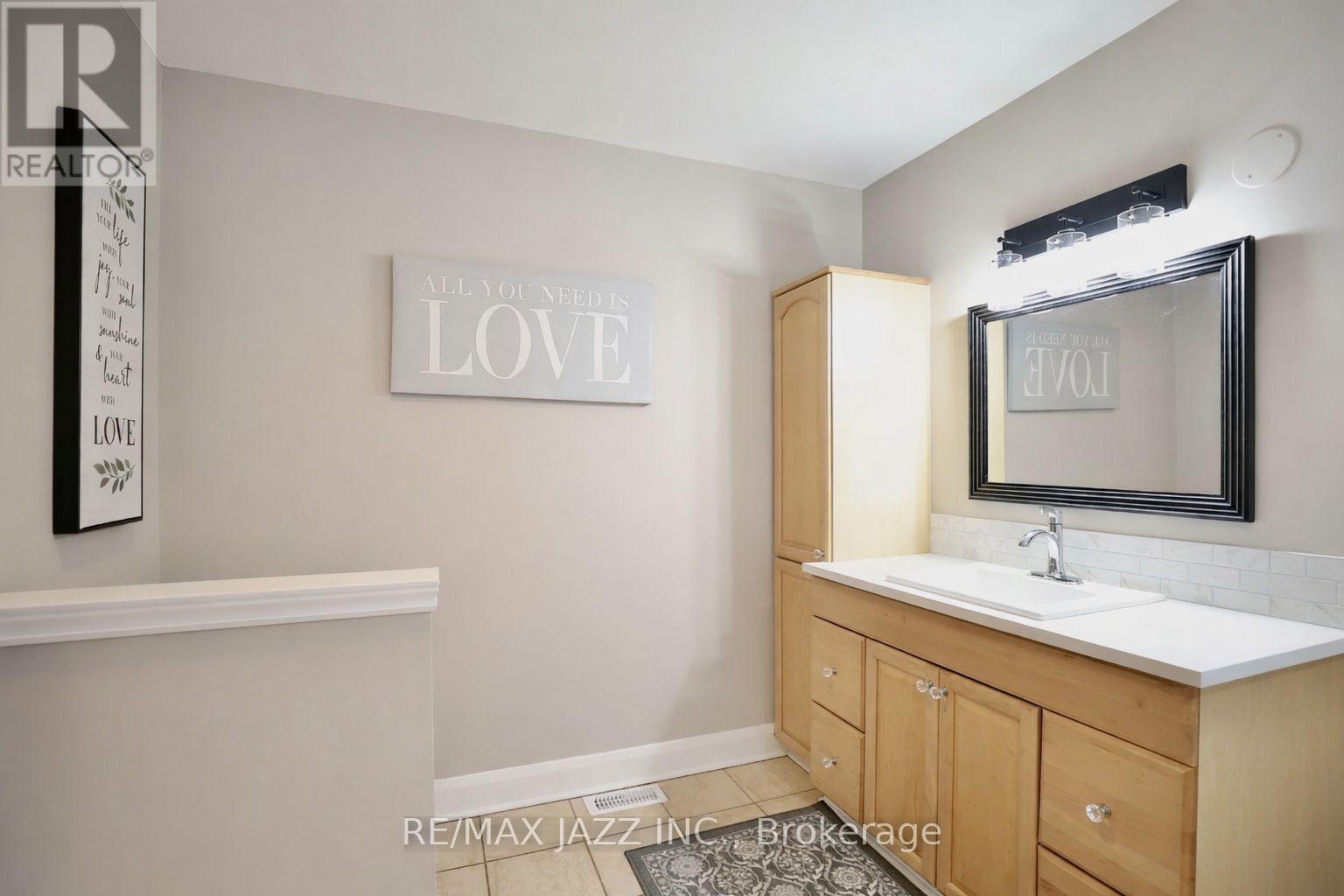 1086 Somerville Street, Oshawa, Ontario  L1G 4K5 - Photo 8 - E12829658