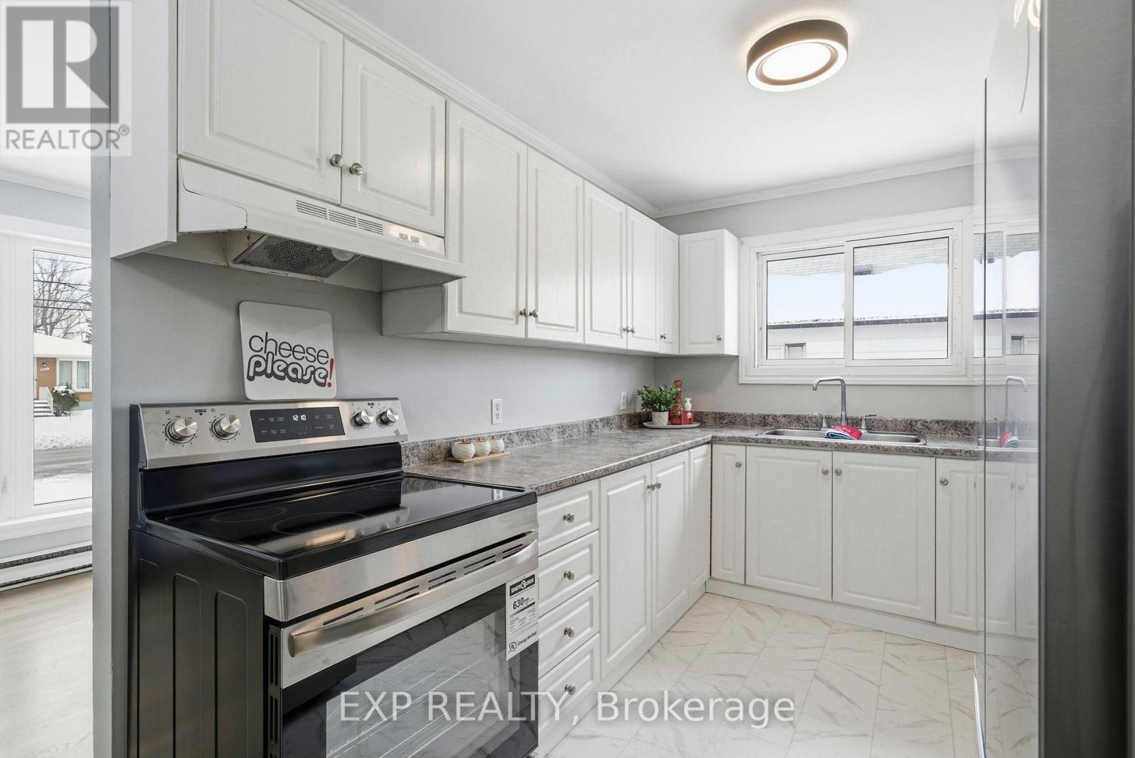 1111 Ontario Street, Cornwall, Ontario  K6H 4C9 - Photo 4 - X12829710