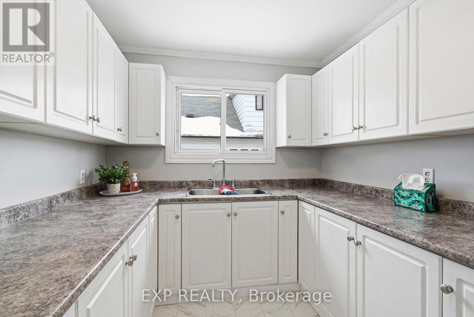 1111 Ontario Street, Cornwall, Ontario  K6H 4C9 - Photo 5 - X12829710