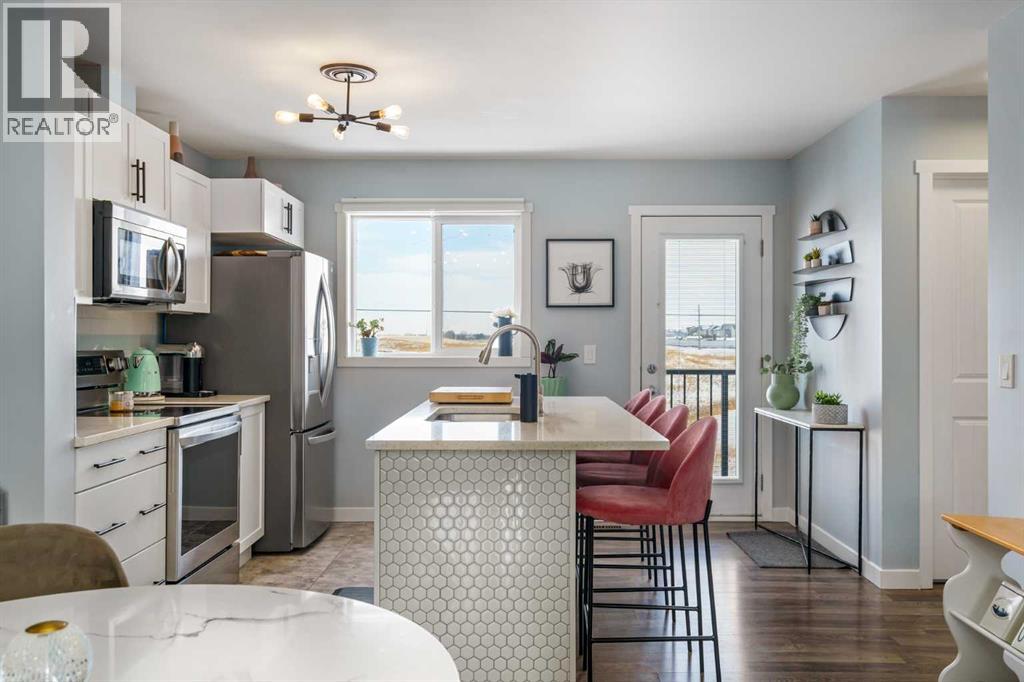 381 Copperpond Landing Se, Calgary, Alberta  T2Z 1G6 - Photo 4 - A2288788