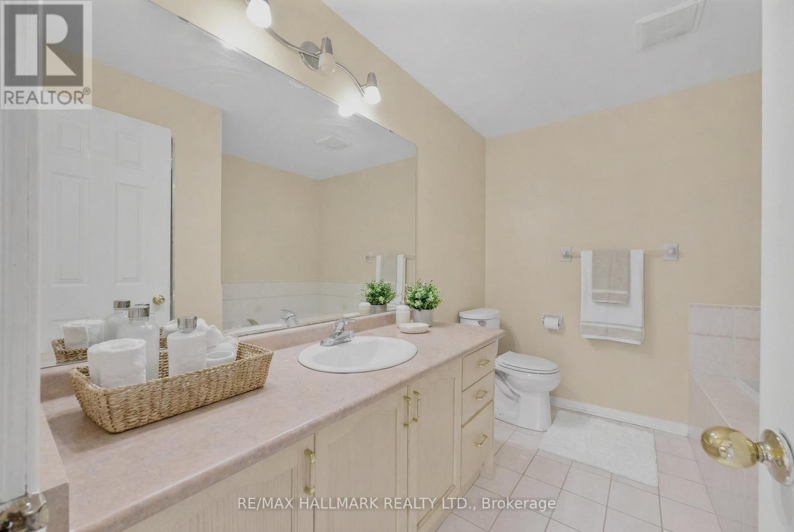 10 Ferris Street, Richmond Hill, Ontario  L4B 4K6 - Photo 12 - N12829680