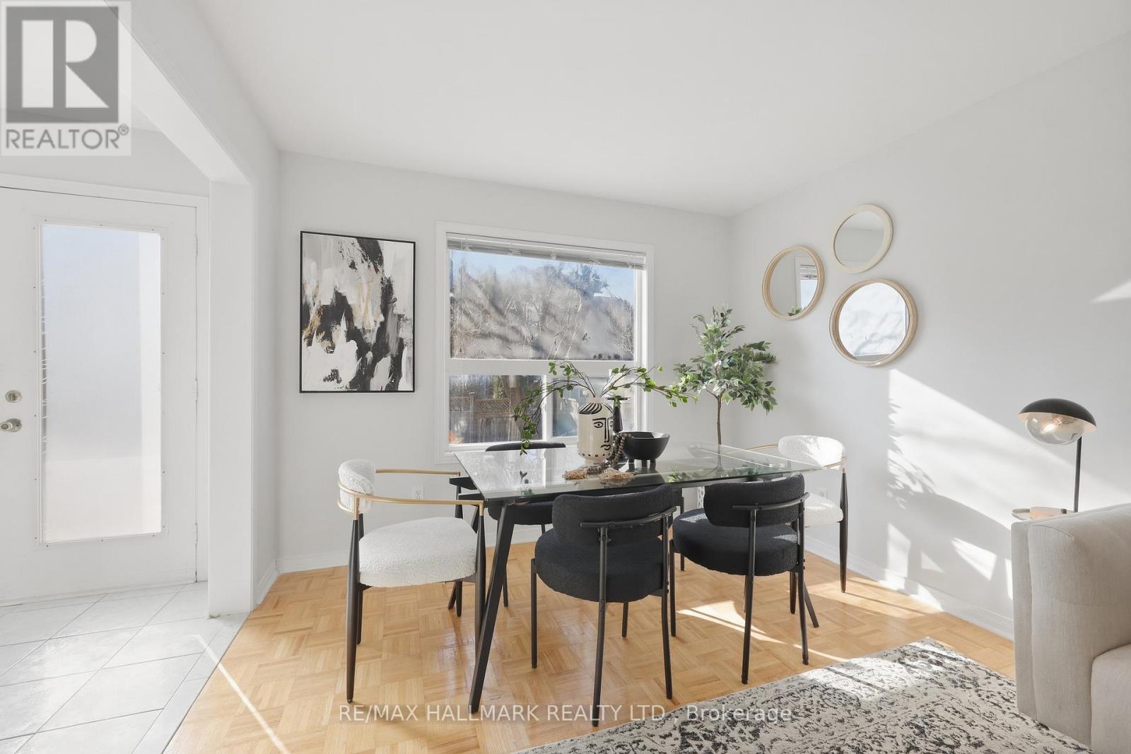 10 Ferris Street, Richmond Hill, Ontario  L4B 4K6 - Photo 5 - N12829680