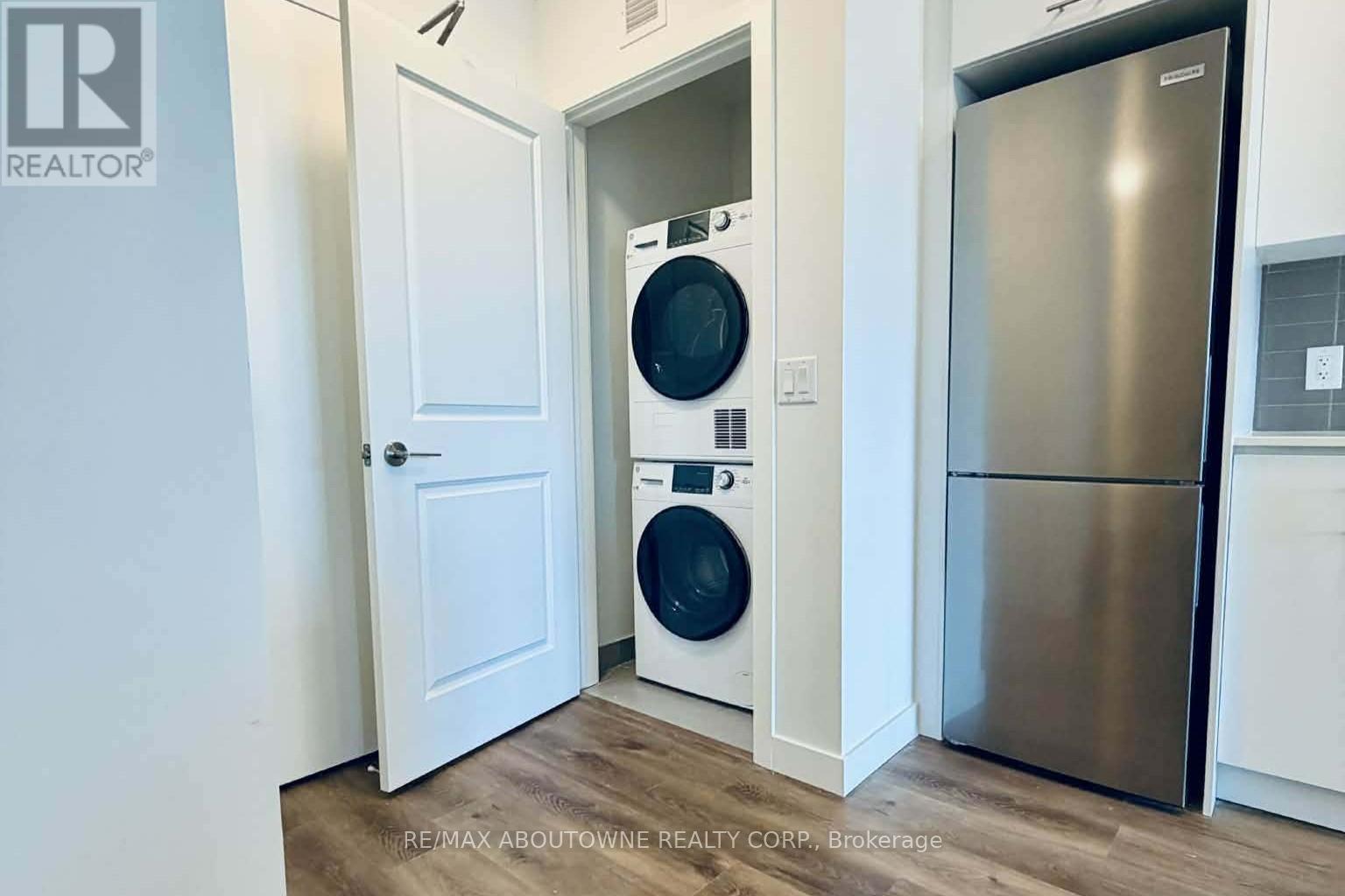 302 - 461 Green Road, Hamilton, Ontario  L8E 5B4 - Photo 11 - X12650084