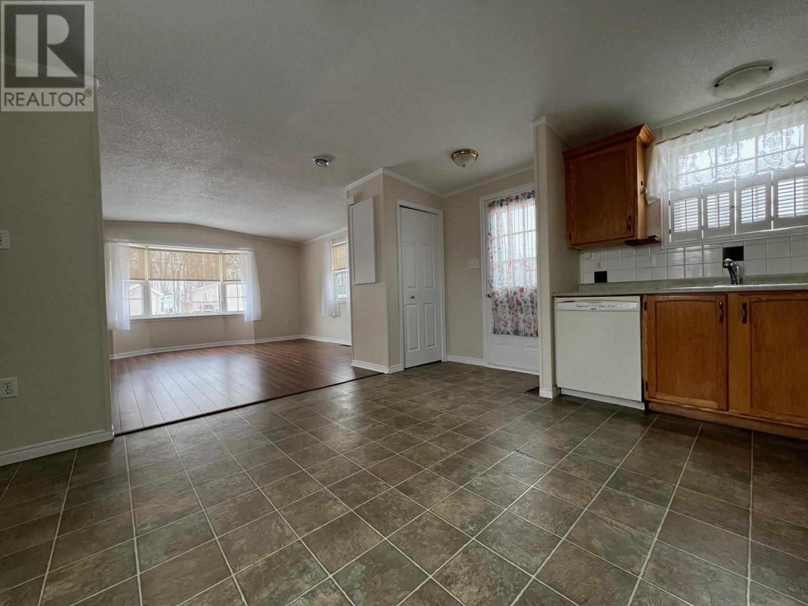 18 Dale Drive, Summerside, Prince Edward Island  C1N 4T4 - Photo 2 - 202529309