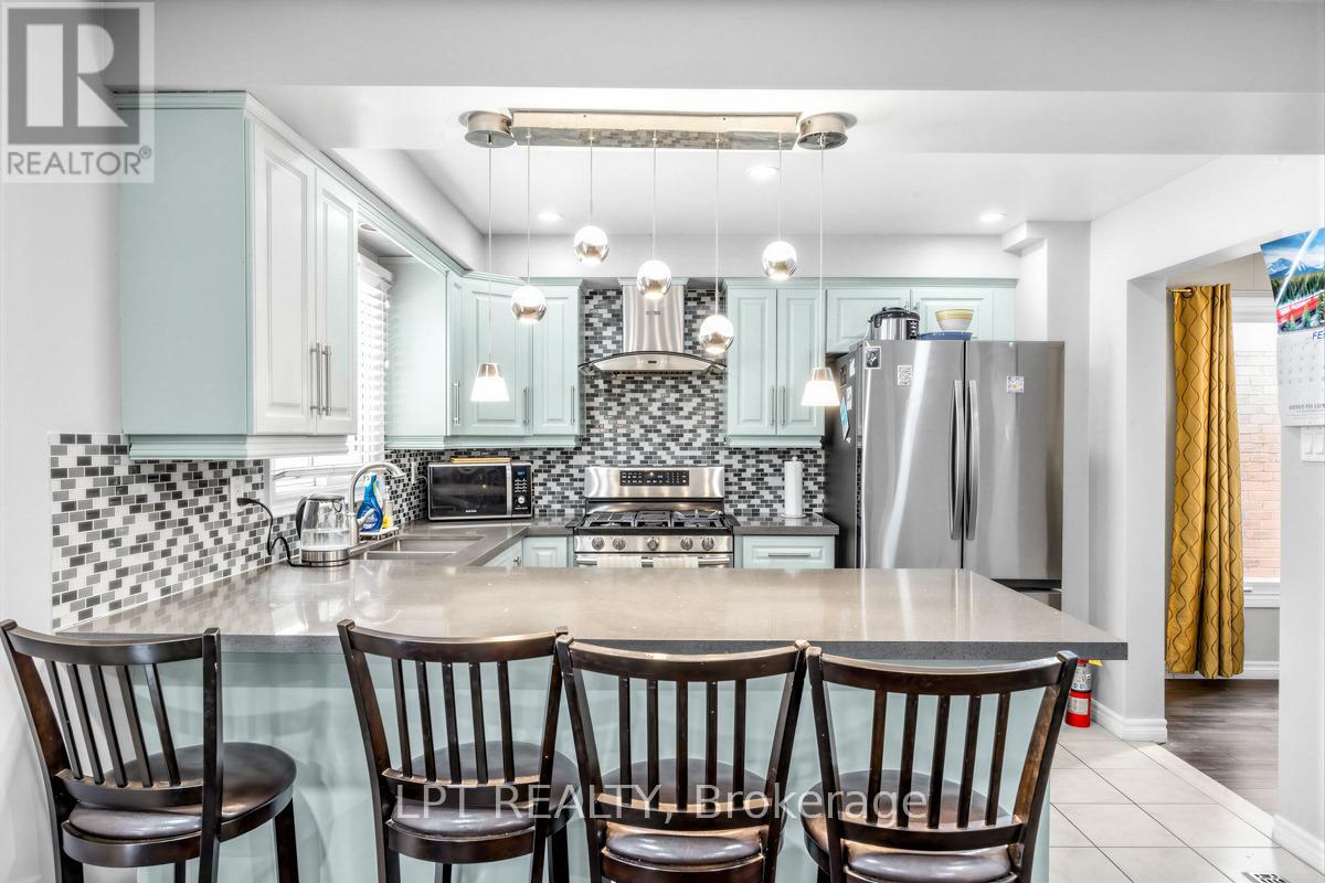 6 Nutmeg Street, Brampton, Ontario  L6S 4A8 - Photo 11 - W12829664