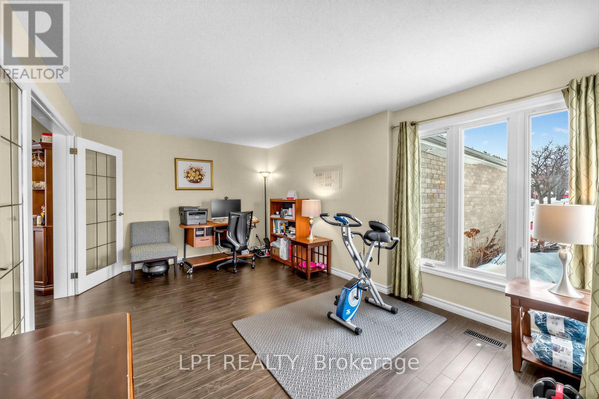 6 Nutmeg Street, Brampton, Ontario  L6S 4A8 - Photo 4 - W12829664