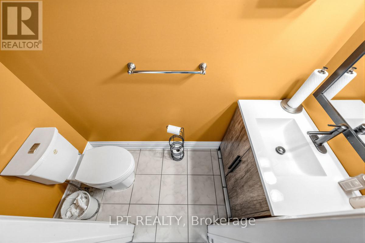 6 Nutmeg Street, Brampton, Ontario  L6S 4A8 - Photo 9 - W12829664