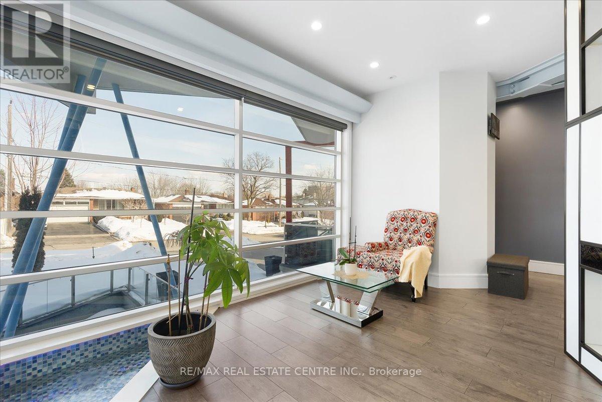 64 Aviemore Drive, Toronto, Ontario  M9L 2L7 - Photo 11 - W12829678