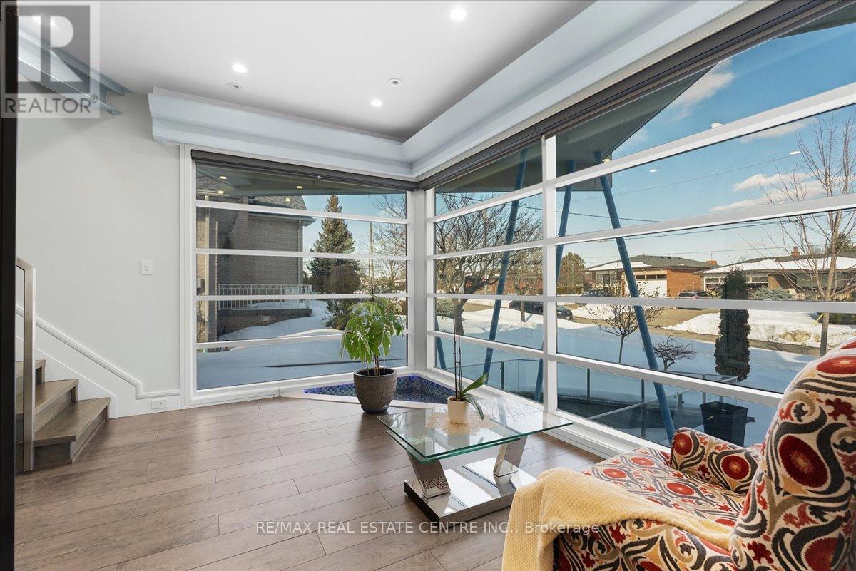 64 Aviemore Drive, Toronto, Ontario  M9L 2L7 - Photo 12 - W12829678