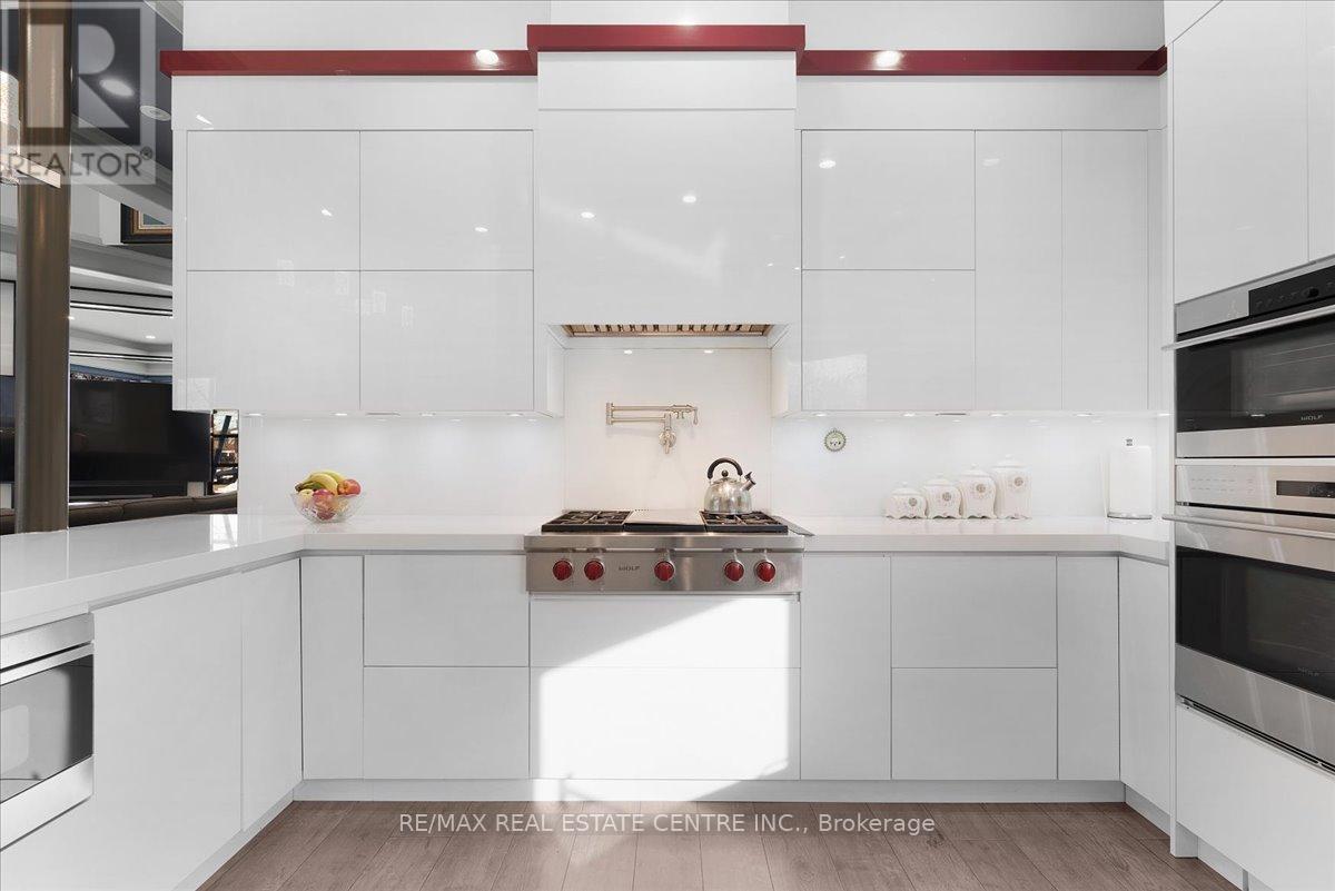 64 Aviemore Drive, Toronto, Ontario  M9L 2L7 - Photo 15 - W12829678