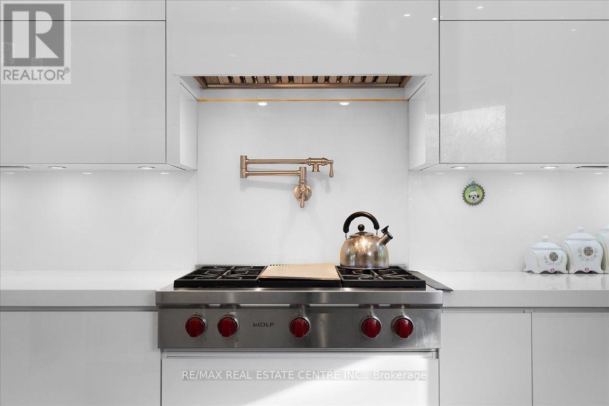 64 Aviemore Drive, Toronto, Ontario  M9L 2L7 - Photo 16 - W12829678